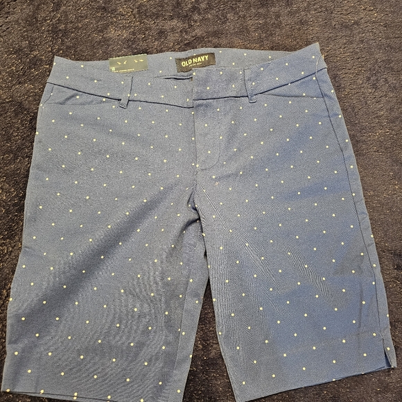 Old Navy Women's Shorts - Picture 4 of 6